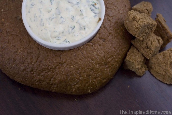 Easy Appetizers: Spinach Dip with a Pumpernickel Bread Bowl