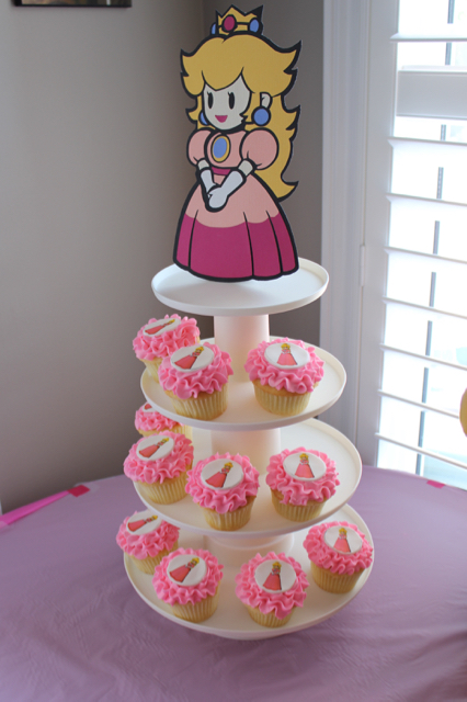Princess Peach Cupcakes & Centerpiece