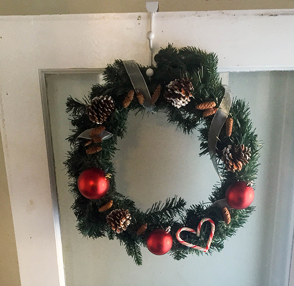 TheInspiredHome.org // DIY Holiday Wreath with Candy Cane Heart