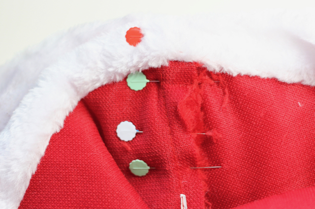 diy-santa-hat-bunting-2