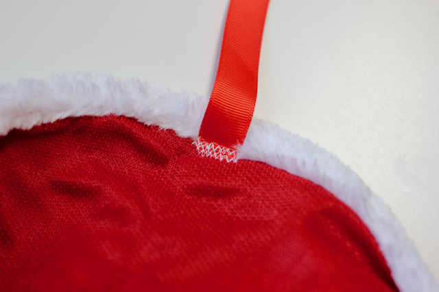 diy-santa-hat-bunting-3