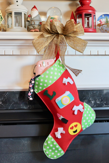 TheInspiredHome.org // DIY Teen Girl Stocking - white up this simple felt stocking for the hard-to-buy-for teen girl in your life. Just fill with goodies!