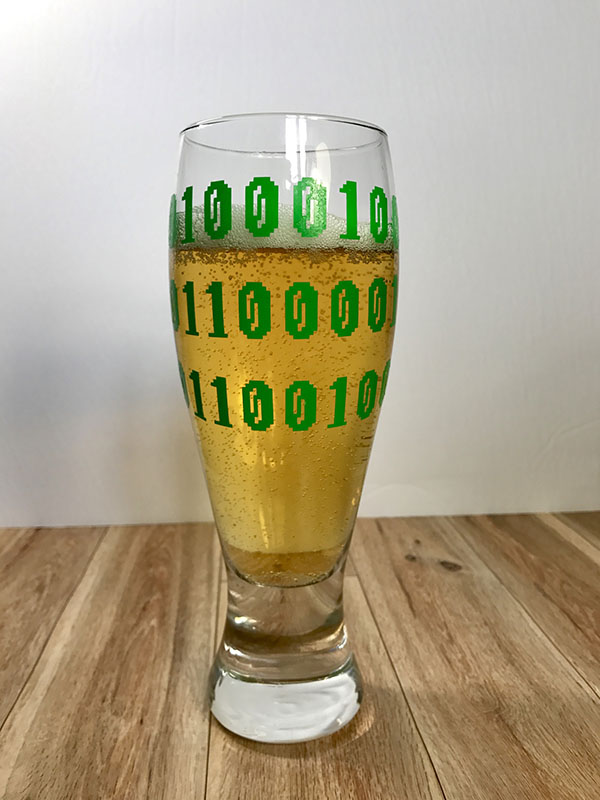 TheInspiredHome.org // Make some custom pint glasses for the geeky dad on your list this Father's Day. This binary dad beer glass made with Cricut vinyl is sure to be a hit.