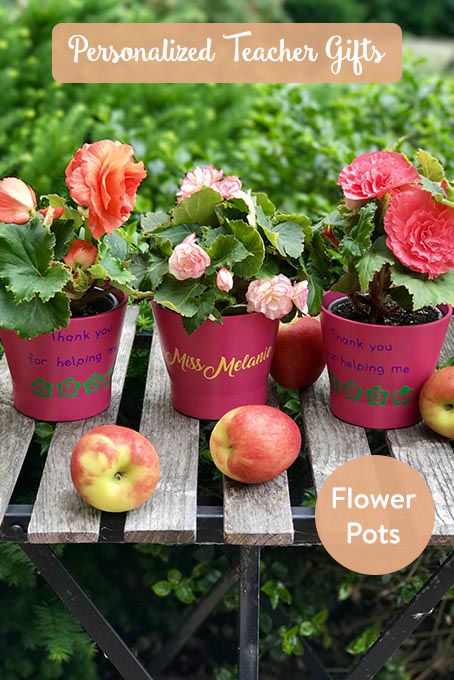 TheInspiredHome.org // If you're looking for beautiful personalized teacher gifts, why not pull out your Cricut and some vinyl to make these beautiful flower pots.
