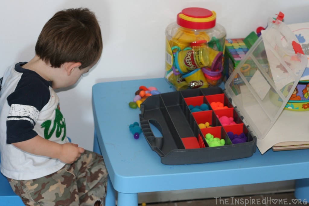 TheInspiredHome.org // Simple Pom Pom Sorting Activity for Toddlers