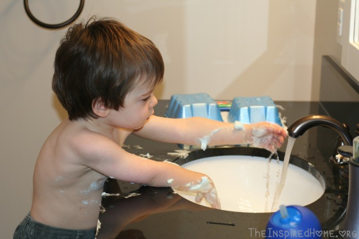 Shaving Cream Sensory Bin by theinspiredhome.org