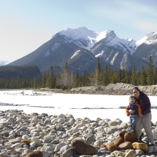 10 Montessori-Inspired Nature Activities // Snaring River