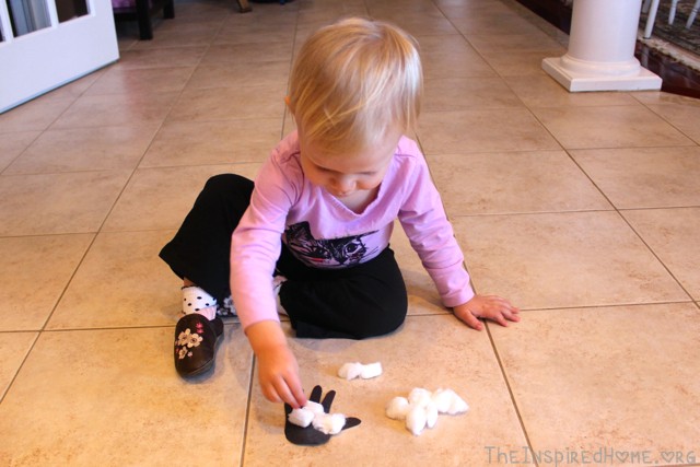 TheInspiredHome.org // Handprint Sheep - made using construction paper and cotton balls. This is a fantastic no-mess Easter craft for toddlers.