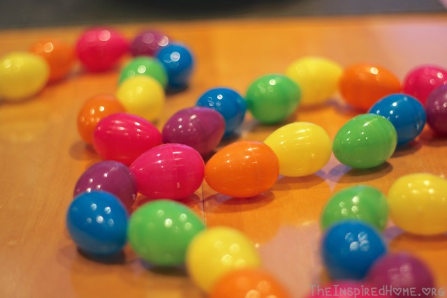 TheInspiredHome.org // Plastic Easter Egg Garland Tutorial