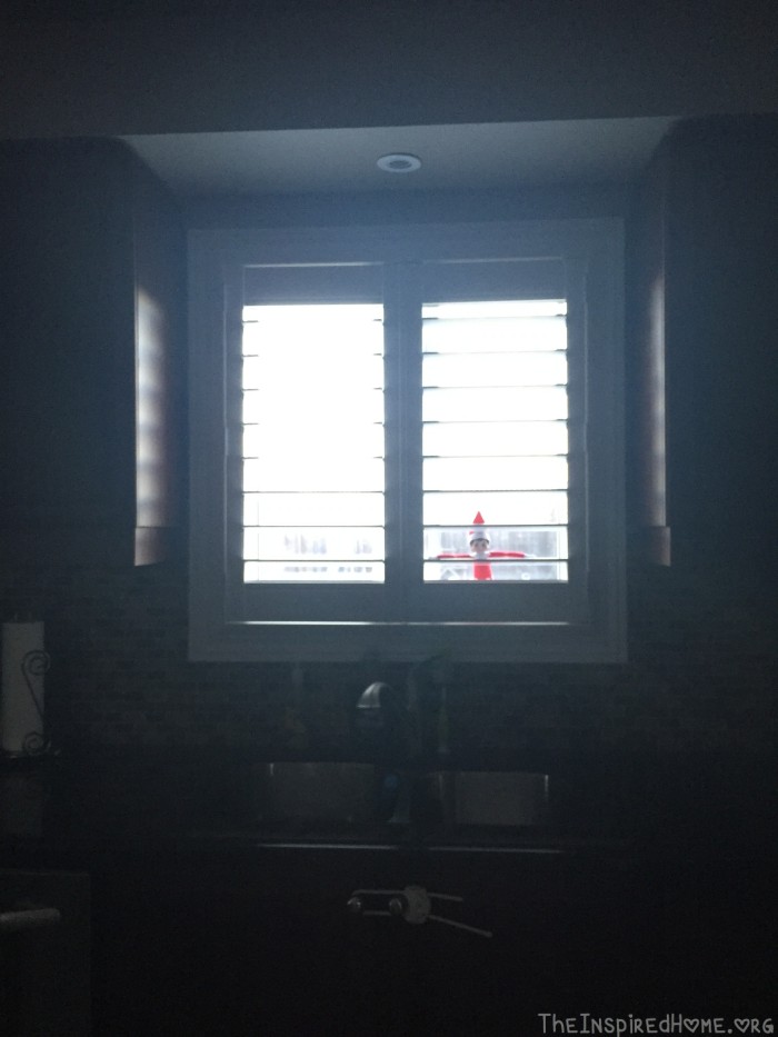 TheInspiredHome.org // 2 Minute Toddler-Approved Elf on the Shelf Ideas