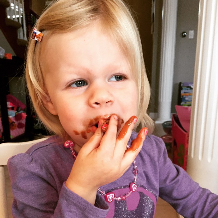 TheInspiredHome.org // Get your kids interested in helping out in the kitchen by making your very own DIY candy bars with this simple kit. I guarantee happy results!