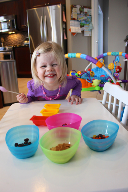 TheInspiredHome.org // Get your kids interested in helping out in the kitchen by making your very own DIY candy bars with this simple kit. I guarantee happy results!
