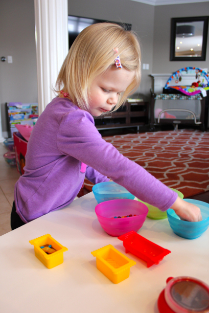 TheInspiredHome.org // Get your kids interested in helping out in the kitchen by making your very own DIY candy bars with this simple kit. I guarantee happy results!