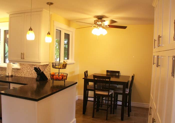 Bright and Inviting Kitchen