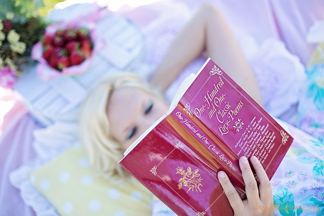 woman-reading