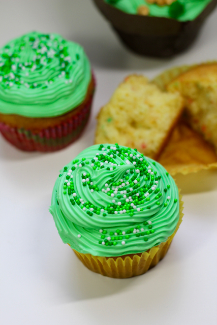 TheInspiredHome.org // St. Patricks Day Cupcakes - a simple recipe straight from the box. Perfect to make with toddlers & older kids.