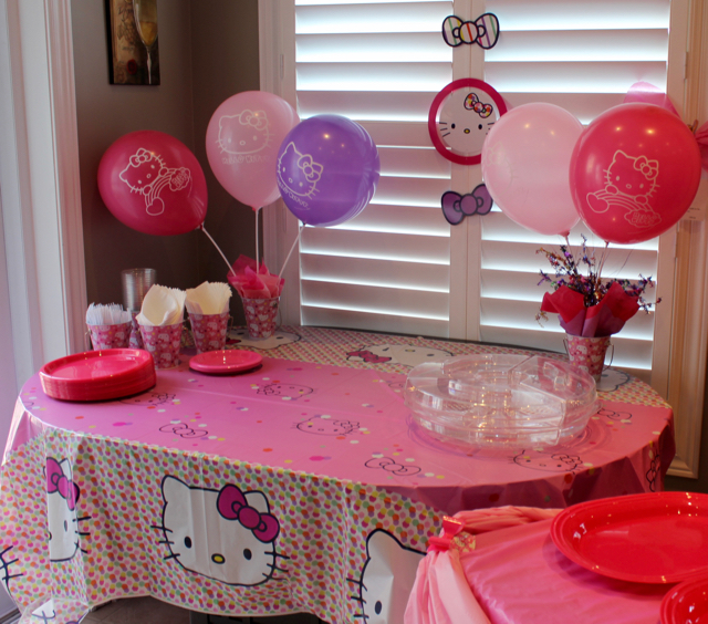 TheInspiredHome.org // Hello Kitty Birthday Party Table Decorations