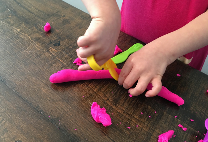 TheInspiredHome.org // Learning fine motor skills using Play-Doh