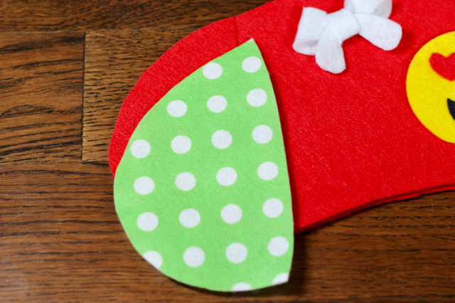 TheInspiredHome.org // DIY Teen Girl Stocking - white up this simple felt stocking for the hard-to-buy-for teen girl in your life. Just fill with goodies!