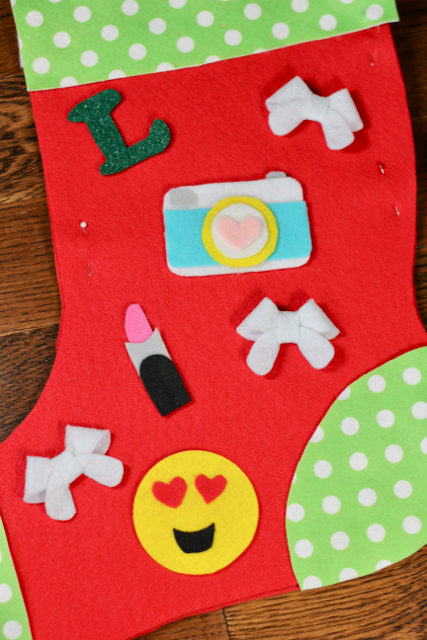 TheInspiredHome.org // DIY Teen Girl Stocking - white up this simple felt stocking for the hard-to-buy-for teen girl in your life. Just fill with goodies!