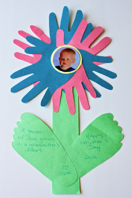 TheInspiredHome.org // This Mother's Day, give mom or grandma one of these everlasting construction paper flowers. Quick and simple to make, they will brighten everyone's day!