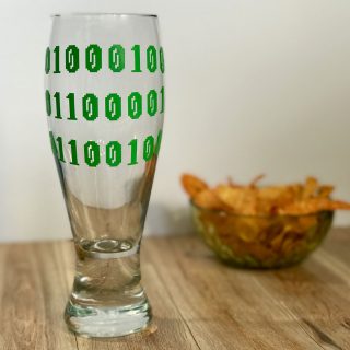 TheInspiredHome.org // Make some custom pint glasses for the geeky dad on your list this Father's Day. This binary dad beer glass made with Cricut vinyl is sure to be a hit.