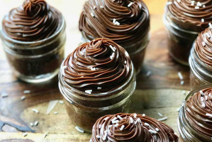 TheInspiredHome.org // Mason Jar Cupcakes in a pinch Frost and add sprinkles
