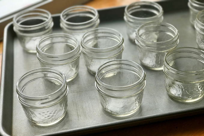 TheInspiredHome.org // Mason Jar Cupcakes in a pinch prepare the jars